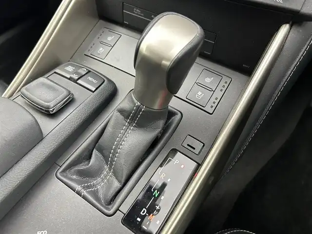 レクサス ＩＳ 200t バージョンL 富山県 2015(平27)年 5万km ソニックチタニウム 純正ナビ（AM/FM/DVD/BT/USB/フルセグ）/バックカメラ/ETC/レザーシート/D/N席パワーシート/D席メモリシート/シートヒーター/シートベンチレーション/衝突被害軽減システム/レーダークルーズコントロール/コーナーセンサー/横滑り防止装置/アイドリングストップ/純正アルミホイール/純正フロアマット/オートLEDライト/フォグライト/ブラインドスポットモニター/革巻きステアリング/ステアリングスイッチ/パドルシフト/スマートキー/スペアキー