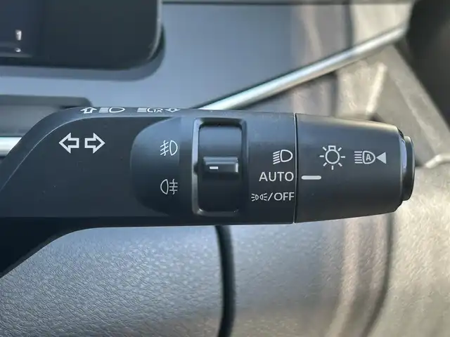 日産 オーラ G レザーエディション 兵庫県 2022(令4)年 4.9万km ガーネットレッド/スーパーブラック 2トーン ワンオーナー/純正9インチナビ/フルセグテレビ/BTオーディオ/BOSEサウンド/全方位カメラ/インテリジェントルームミラー/シートヒーター/ステアリングヒーター/置くだけ充電/純正17インチAW/LEDヘッドライト