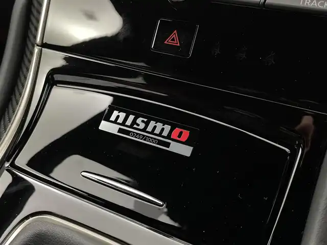 日産 スカイライン ニスモ 福井県 2023(令5)年 1.3万km ブリリアントホワイトパール 日本1000台限定車（249/1000）/NISUMO専用装備/・NISUMO専用エアロ（フロント、リア、サイド、リアアンダー）/・RECARO製スポーツシート/・NISUMOカーボン製エキゾーストフィニッシャー/・NISUMO本革巻ステアリング/・NISUMO専用チューニングコンピューター/・NISUMO専用チューニングAT/・NISUMO専用ENKEI製19インチ純正アルミホイール/・NISUMO専用サスペンション＆スタビライザー/・NISUMO専用バンパー＆サイドシル/・NISUMO専用フォグランプ/・NISMO専用サイドターンランプ内蔵電動格納式リモコンブラックドアミラー（ヒーター付）/純正メーカーオプション電動ガラスサンルーフ/純正日産コネクトナビ/（FM/AM/BT/CD/DVD/TV）/純正ドライブレコーダー＆GPSレーダー/スペアキー/取説・保証書完備