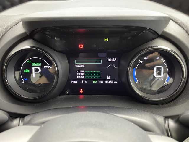 トヨタ ヤリス ハイブリッド Z 茨城県 2020(令2)年 4.3万km センシュアルレッドマイカ 純正ナビ　バックモニター　スマートキー　ＬＥＤヘッドランプ　トト太セーフティセンス　レーダークルーズコントロール　レーンキープアシスト　フロアマット　ドアバイザー