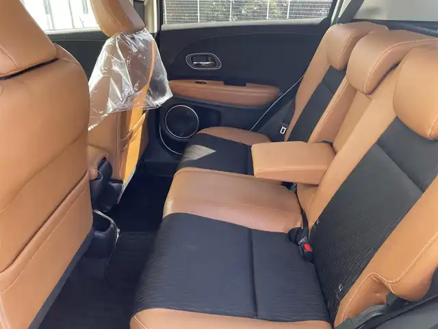 ホンダ ヴェゼル ハイブリッド Z ホンダセンシング 大阪府 2018(平30)年 4.1万km プラチナホワイトパール ワンオーナー　/純正８インチナビ　/   フルセグＴＶ/CD/DVD/Bluetooth/USB　/バックモニター　/衝突軽減ブレーキ　/前席シートヒーター　/レーダークルーズコントロール/レーンキープアシスト　/アイドリングストップ　/ハーフレザーシート/純正17インチアルミホイール　/スマートキー　/ビルトインＥＴＣ　/ＬＥＤライト