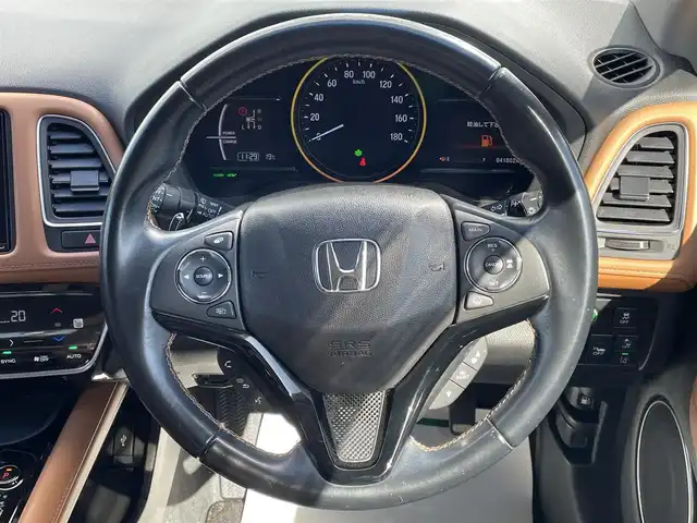 ホンダ ヴェゼル ハイブリッド Z ホンダセンシング 大阪府 2018(平30)年 4.1万km プラチナホワイトパール ワンオーナー　/純正８インチナビ　/   フルセグＴＶ/CD/DVD/Bluetooth/USB　/バックモニター　/衝突軽減ブレーキ　/前席シートヒーター　/レーダークルーズコントロール/レーンキープアシスト　/アイドリングストップ　/ハーフレザーシート/純正17インチアルミホイール　/スマートキー　/ビルトインＥＴＣ　/ＬＥＤライト