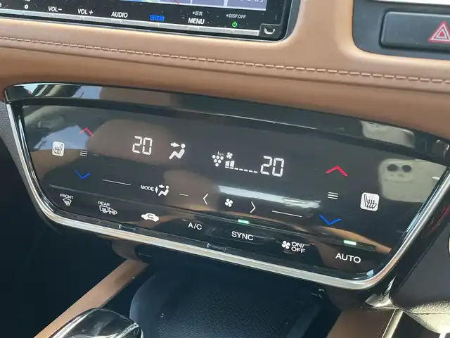 ホンダ ヴェゼル ハイブリッド Z ホンダセンシング 大阪府 2018(平30)年 4.1万km プラチナホワイトパール ワンオーナー　/純正８インチナビ　/   フルセグＴＶ/CD/DVD/Bluetooth/USB　/バックモニター　/衝突軽減ブレーキ　/前席シートヒーター　/レーダークルーズコントロール/レーンキープアシスト　/アイドリングストップ　/ハーフレザーシート/純正17インチアルミホイール　/スマートキー　/ビルトインＥＴＣ　/ＬＥＤライト