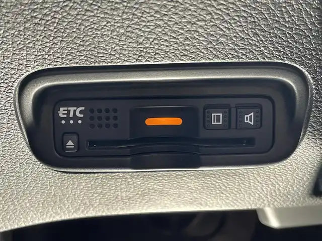 ホンダ ヴェゼル ハイブリッド Z ホンダセンシング 大阪府 2018(平30)年 4.1万km プラチナホワイトパール ワンオーナー　/純正８インチナビ　/   フルセグＴＶ/CD/DVD/Bluetooth/USB　/バックモニター　/衝突軽減ブレーキ　/前席シートヒーター　/レーダークルーズコントロール/レーンキープアシスト　/アイドリングストップ　/ハーフレザーシート/純正17インチアルミホイール　/スマートキー　/ビルトインＥＴＣ　/ＬＥＤライト