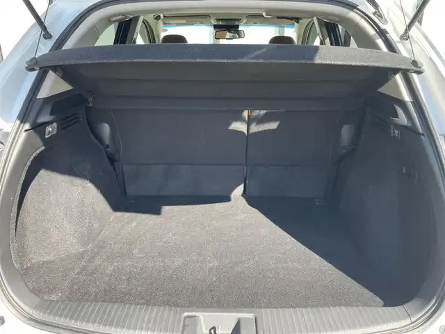 ホンダ ヴェゼル ハイブリッド Z ホンダセンシング 大阪府 2018(平30)年 4.1万km プラチナホワイトパール ワンオーナー　/純正８インチナビ　/   フルセグＴＶ/CD/DVD/Bluetooth/USB　/バックモニター　/衝突軽減ブレーキ　/前席シートヒーター　/レーダークルーズコントロール/レーンキープアシスト　/アイドリングストップ　/ハーフレザーシート/純正17インチアルミホイール　/スマートキー　/ビルトインＥＴＣ　/ＬＥＤライト