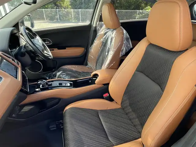 ホンダ ヴェゼル ハイブリッド Z ホンダセンシング 大阪府 2018(平30)年 4.1万km プラチナホワイトパール ワンオーナー　/純正８インチナビ　/   フルセグＴＶ/CD/DVD/Bluetooth/USB　/バックモニター　/衝突軽減ブレーキ　/前席シートヒーター　/レーダークルーズコントロール/レーンキープアシスト　/アイドリングストップ　/ハーフレザーシート/純正17インチアルミホイール　/スマートキー　/ビルトインＥＴＣ　/ＬＥＤライト