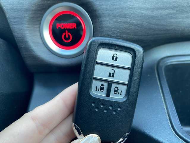 ホンダ フリード＋ ハイブリット G ホンダセンシング 大阪府 2022(令4)年 3.8万km クリスタルブラックパール 純正ナビ/（CD/DVD/Bluetooth）/フルセグTV/バックカメラ/ETC/両側パワースライドドア/純正１５インチAW/ハーフレザーシート/前席シートヒーター/革巻きステアリング/ステアリングリモコン/純正マット/保証書/取扱説明書