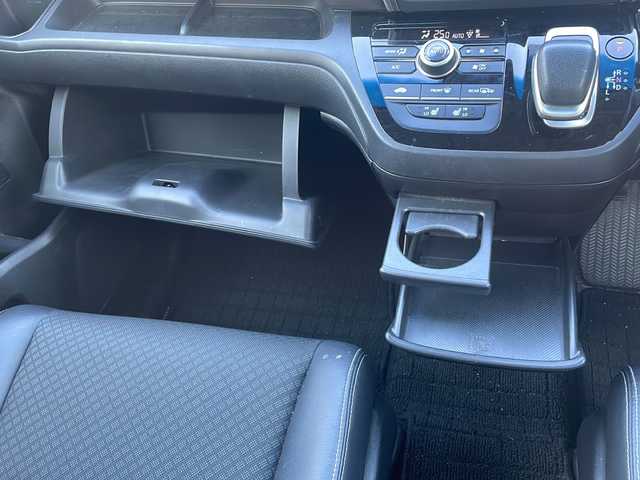 ホンダ フリード＋ ハイブリット G ホンダセンシング 大阪府 2022(令4)年 3.8万km クリスタルブラックパール 純正ナビ/（CD/DVD/Bluetooth）/フルセグTV/バックカメラ/ETC/両側パワースライドドア/純正１５インチAW/ハーフレザーシート/前席シートヒーター/革巻きステアリング/ステアリングリモコン/純正マット/保証書/取扱説明書