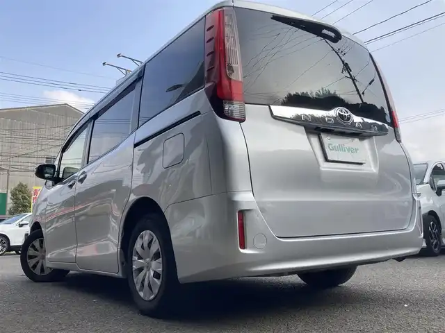 トヨタ ノア X 長崎県 2016(平28)年 13.8万km シルバーM 両側パワースライドドア/衝突被害軽減ブレーキ/レーンキープアシスト/オートマチックハイビーム/ディーラーOP/SDナビ【NSZT-W64】/・Bluetooth接続/・フルセグTV/・DVD再生/バックカメラ/ビルトインETC/アイドリングストップ/ステアリングスイッチ/MTモード付AT/ISOFIX/社外レーダー