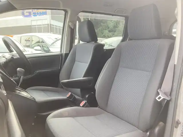 トヨタ ノア X 長崎県 2016(平28)年 13.8万km シルバーM 両側パワースライドドア/衝突被害軽減ブレーキ/レーンキープアシスト/オートマチックハイビーム/ディーラーOP/SDナビ【NSZT-W64】/・Bluetooth接続/・フルセグTV/・DVD再生/バックカメラ/ビルトインETC/アイドリングストップ/ステアリングスイッチ/MTモード付AT/ISOFIX/社外レーダー