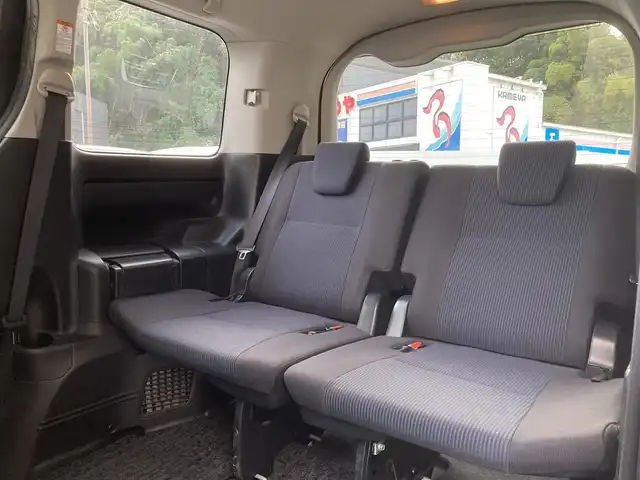 トヨタ ノア X 長崎県 2016(平28)年 13.8万km シルバーM 両側パワースライドドア/衝突被害軽減ブレーキ/レーンキープアシスト/オートマチックハイビーム/ディーラーOP/SDナビ【NSZT-W64】/・Bluetooth接続/・フルセグTV/・DVD再生/バックカメラ/ビルトインETC/アイドリングストップ/ステアリングスイッチ/MTモード付AT/ISOFIX/社外レーダー