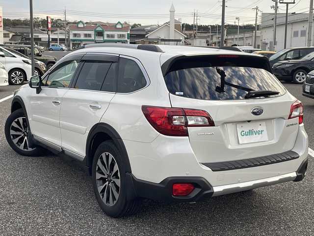 スバル アウトバック リミテッド 島根県 2016(平28)年 8万km クリスタルホワイトP 4WD/純正8型ナビ/フルセグTV/パワーバックドア/バックカメラ/ビルトインETC/全車速追従機能付クルーズコントロール/クリアランスソナー/アイサイトver3/・衝突被害軽減ブレーキ/・車線逸脱防止支援/・前後誤発進抑制/・ステレオカメラ/後側方警戒支援システム/ハイビームアシスト/LEDヘッドランプ/本革巻きステアリング/ステアリングヒーター/パドルシフト/ブラック革シート/全席シートヒーター/前席パワーシート/純正18インチアルミホイール/スマートキー/プッシュエンジンスタート/禁煙車