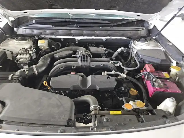 スバル アウトバック リミテッド 島根県 2016(平28)年 8万km クリスタルホワイトP 4WD/純正8型ナビ/フルセグTV/パワーバックドア/バックカメラ/ビルトインETC/全車速追従機能付クルーズコントロール/クリアランスソナー/アイサイトver3/・衝突被害軽減ブレーキ/・車線逸脱防止支援/・前後誤発進抑制/・ステレオカメラ/後側方警戒支援システム/ハイビームアシスト/LEDヘッドランプ/本革巻きステアリング/ステアリングヒーター/パドルシフト/ブラック革シート/全席シートヒーター/前席パワーシート/純正18インチアルミホイール/スマートキー/プッシュエンジンスタート/禁煙車