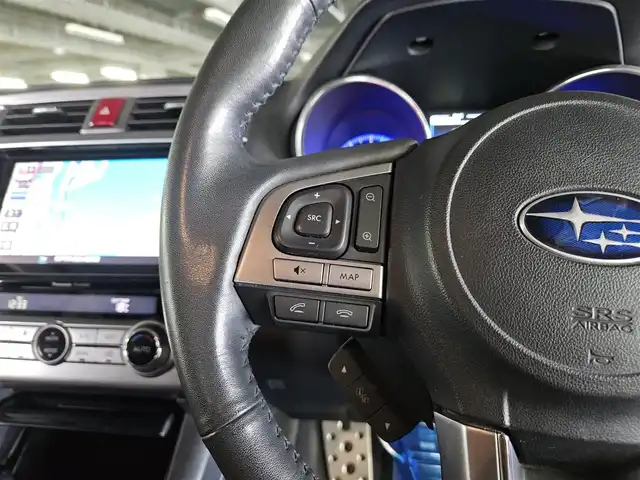 スバル アウトバック リミテッド 島根県 2016(平28)年 8万km クリスタルホワイトP 4WD/純正8型ナビ/フルセグTV/パワーバックドア/バックカメラ/ビルトインETC/全車速追従機能付クルーズコントロール/クリアランスソナー/アイサイトver3/・衝突被害軽減ブレーキ/・車線逸脱防止支援/・前後誤発進抑制/・ステレオカメラ/後側方警戒支援システム/ハイビームアシスト/LEDヘッドランプ/本革巻きステアリング/ステアリングヒーター/パドルシフト/ブラック革シート/全席シートヒーター/前席パワーシート/純正18インチアルミホイール/スマートキー/プッシュエンジンスタート/禁煙車