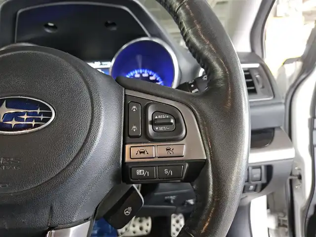 スバル アウトバック リミテッド 島根県 2016(平28)年 8万km クリスタルホワイトP 4WD/純正8型ナビ/フルセグTV/パワーバックドア/バックカメラ/ビルトインETC/全車速追従機能付クルーズコントロール/クリアランスソナー/アイサイトver3/・衝突被害軽減ブレーキ/・車線逸脱防止支援/・前後誤発進抑制/・ステレオカメラ/後側方警戒支援システム/ハイビームアシスト/LEDヘッドランプ/本革巻きステアリング/ステアリングヒーター/パドルシフト/ブラック革シート/全席シートヒーター/前席パワーシート/純正18インチアルミホイール/スマートキー/プッシュエンジンスタート/禁煙車