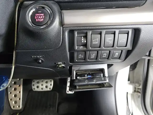 スバル アウトバック リミテッド 島根県 2016(平28)年 8万km クリスタルホワイトP 4WD/純正8型ナビ/フルセグTV/パワーバックドア/バックカメラ/ビルトインETC/全車速追従機能付クルーズコントロール/クリアランスソナー/アイサイトver3/・衝突被害軽減ブレーキ/・車線逸脱防止支援/・前後誤発進抑制/・ステレオカメラ/後側方警戒支援システム/ハイビームアシスト/LEDヘッドランプ/本革巻きステアリング/ステアリングヒーター/パドルシフト/ブラック革シート/全席シートヒーター/前席パワーシート/純正18インチアルミホイール/スマートキー/プッシュエンジンスタート/禁煙車