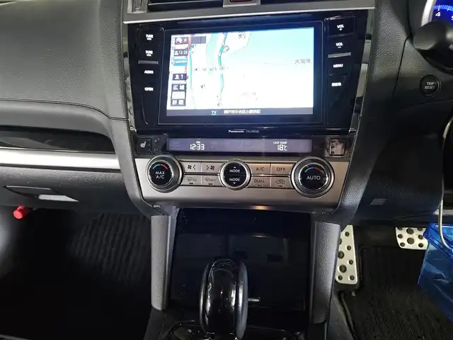 スバル アウトバック リミテッド 島根県 2016(平28)年 8万km クリスタルホワイトP 4WD/純正8型ナビ/フルセグTV/パワーバックドア/バックカメラ/ビルトインETC/全車速追従機能付クルーズコントロール/クリアランスソナー/アイサイトver3/・衝突被害軽減ブレーキ/・車線逸脱防止支援/・前後誤発進抑制/・ステレオカメラ/後側方警戒支援システム/ハイビームアシスト/LEDヘッドランプ/本革巻きステアリング/ステアリングヒーター/パドルシフト/ブラック革シート/全席シートヒーター/前席パワーシート/純正18インチアルミホイール/スマートキー/プッシュエンジンスタート/禁煙車