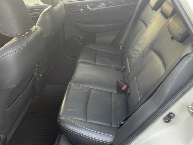 スバル アウトバック リミテッド 島根県 2016(平28)年 8万km クリスタルホワイトP 4WD/純正8型ナビ/フルセグTV/パワーバックドア/バックカメラ/ビルトインETC/全車速追従機能付クルーズコントロール/クリアランスソナー/アイサイトver3/・衝突被害軽減ブレーキ/・車線逸脱防止支援/・前後誤発進抑制/・ステレオカメラ/後側方警戒支援システム/ハイビームアシスト/LEDヘッドランプ/本革巻きステアリング/ステアリングヒーター/パドルシフト/ブラック革シート/全席シートヒーター/前席パワーシート/純正18インチアルミホイール/スマートキー/プッシュエンジンスタート/禁煙車