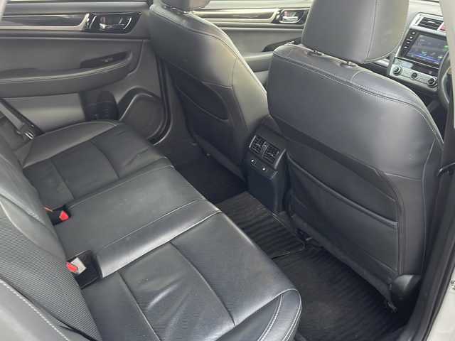 スバル アウトバック リミテッド 島根県 2016(平28)年 8万km クリスタルホワイトP 4WD/純正8型ナビ/フルセグTV/パワーバックドア/バックカメラ/ビルトインETC/全車速追従機能付クルーズコントロール/クリアランスソナー/アイサイトver3/・衝突被害軽減ブレーキ/・車線逸脱防止支援/・前後誤発進抑制/・ステレオカメラ/後側方警戒支援システム/ハイビームアシスト/LEDヘッドランプ/本革巻きステアリング/ステアリングヒーター/パドルシフト/ブラック革シート/全席シートヒーター/前席パワーシート/純正18インチアルミホイール/スマートキー/プッシュエンジンスタート/禁煙車