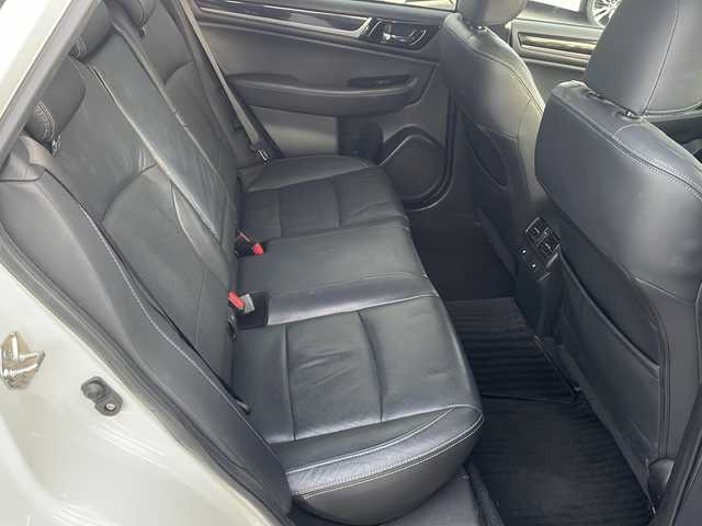 スバル アウトバック リミテッド 島根県 2016(平28)年 8万km クリスタルホワイトP 4WD/純正8型ナビ/フルセグTV/パワーバックドア/バックカメラ/ビルトインETC/全車速追従機能付クルーズコントロール/クリアランスソナー/アイサイトver3/・衝突被害軽減ブレーキ/・車線逸脱防止支援/・前後誤発進抑制/・ステレオカメラ/後側方警戒支援システム/ハイビームアシスト/LEDヘッドランプ/本革巻きステアリング/ステアリングヒーター/パドルシフト/ブラック革シート/全席シートヒーター/前席パワーシート/純正18インチアルミホイール/スマートキー/プッシュエンジンスタート/禁煙車