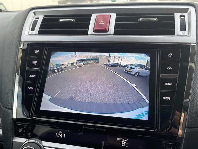 スバル アウトバック リミテッド 島根県 2016(平28)年 8万km クリスタルホワイトP 4WD/純正8型ナビ/フルセグTV/パワーバックドア/バックカメラ/ビルトインETC/全車速追従機能付クルーズコントロール/クリアランスソナー/アイサイトver3/・衝突被害軽減ブレーキ/・車線逸脱防止支援/・前後誤発進抑制/・ステレオカメラ/後側方警戒支援システム/ハイビームアシスト/LEDヘッドランプ/本革巻きステアリング/ステアリングヒーター/パドルシフト/ブラック革シート/全席シートヒーター/前席パワーシート/純正18インチアルミホイール/スマートキー/プッシュエンジンスタート/禁煙車