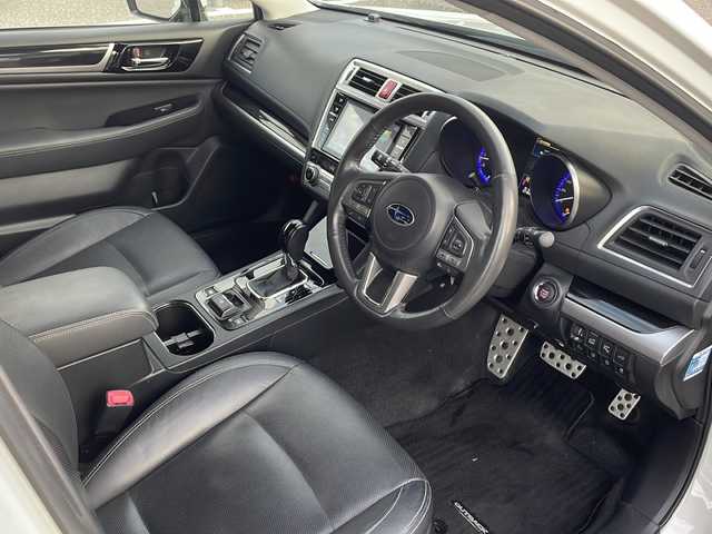 スバル アウトバック リミテッド 島根県 2016(平28)年 8万km クリスタルホワイトP 4WD/純正8型ナビ/フルセグTV/パワーバックドア/バックカメラ/ビルトインETC/全車速追従機能付クルーズコントロール/クリアランスソナー/アイサイトver3/・衝突被害軽減ブレーキ/・車線逸脱防止支援/・前後誤発進抑制/・ステレオカメラ/後側方警戒支援システム/ハイビームアシスト/LEDヘッドランプ/本革巻きステアリング/ステアリングヒーター/パドルシフト/ブラック革シート/全席シートヒーター/前席パワーシート/純正18インチアルミホイール/スマートキー/プッシュエンジンスタート/禁煙車