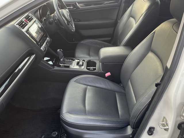 スバル アウトバック リミテッド 島根県 2016(平28)年 8万km クリスタルホワイトP 4WD/純正8型ナビ/フルセグTV/パワーバックドア/バックカメラ/ビルトインETC/全車速追従機能付クルーズコントロール/クリアランスソナー/アイサイトver3/・衝突被害軽減ブレーキ/・車線逸脱防止支援/・前後誤発進抑制/・ステレオカメラ/後側方警戒支援システム/ハイビームアシスト/LEDヘッドランプ/本革巻きステアリング/ステアリングヒーター/パドルシフト/ブラック革シート/全席シートヒーター/前席パワーシート/純正18インチアルミホイール/スマートキー/プッシュエンジンスタート/禁煙車