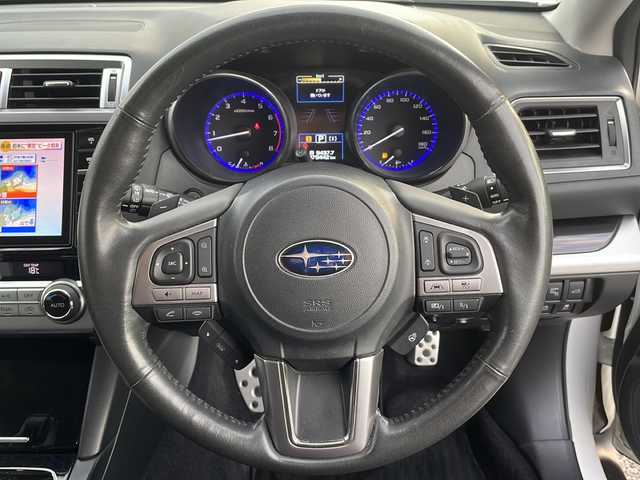 スバル アウトバック リミテッド 島根県 2016(平28)年 8万km クリスタルホワイトP 4WD/純正8型ナビ/フルセグTV/パワーバックドア/バックカメラ/ビルトインETC/全車速追従機能付クルーズコントロール/クリアランスソナー/アイサイトver3/・衝突被害軽減ブレーキ/・車線逸脱防止支援/・前後誤発進抑制/・ステレオカメラ/後側方警戒支援システム/ハイビームアシスト/LEDヘッドランプ/本革巻きステアリング/ステアリングヒーター/パドルシフト/ブラック革シート/全席シートヒーター/前席パワーシート/純正18インチアルミホイール/スマートキー/プッシュエンジンスタート/禁煙車