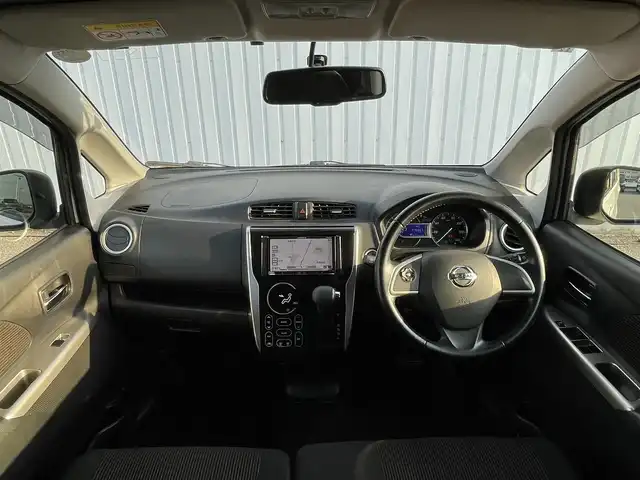 日産 デイズ ハイウェイスターG 滋賀県 2013(平25)年 7.6万km ホワイトパール 社外メモリナビ/(CD 地デジTV)/全方位カメラ/アイドリングストップ/プッシュスタート/スマートキー/電動格納ミラー/ウインカーミラー/ドアバイザー/ETC/革巻きステアリング/ステアリングリモコン/純正フロアマット/HIDオートライト/社外15インチアルミ