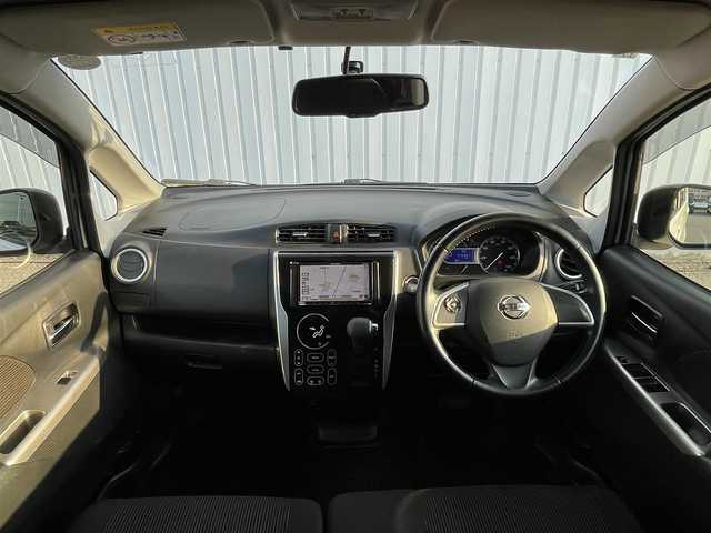 日産 デイズ ハイウェイスターG 滋賀県 2013(平25)年 7.6万km ホワイトパール 社外メモリナビ/(CD 地デジTV)/全方位カメラ/アイドリングストップ/プッシュスタート/スマートキー/電動格納ミラー/ウインカーミラー/ドアバイザー/ETC/革巻きステアリング/ステアリングリモコン/純正フロアマット/HIDオートライト/社外15インチアルミ