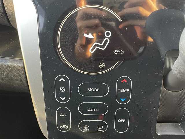 日産 デイズ ハイウェイスターG 滋賀県 2013(平25)年 7.6万km ホワイトパール 社外メモリナビ/(CD 地デジTV)/全方位カメラ/アイドリングストップ/プッシュスタート/スマートキー/電動格納ミラー/ウインカーミラー/ドアバイザー/ETC/革巻きステアリング/ステアリングリモコン/純正フロアマット/HIDオートライト/社外15インチアルミ