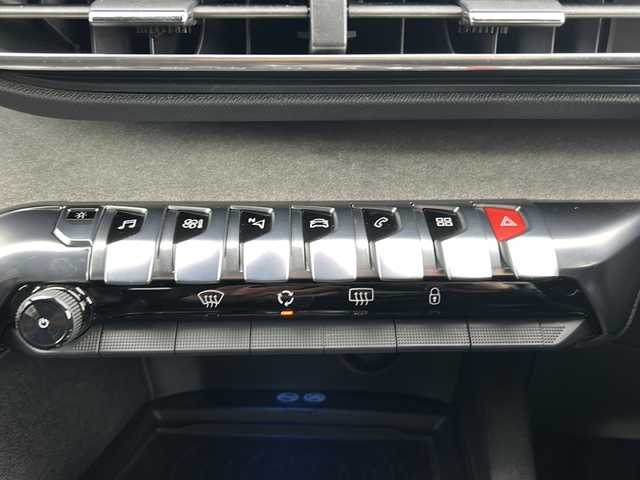 プジョー ３００８ GT ブルー HDi 佐賀県 2017(平29)年 8.1万km パール 全方位カメラ/ドライブレコーダー前後/ＥＴＣ/オートライト/オートマチックハイビーム/パーキングアシスト/電動リアゲート/プッシュスタートボタン/ブラインドスポットモニター/革巻きステアリング/パドルシフト/アンビエントライト/クリアランスソナー/ＳＰＯＲＴＭＯＤＥ/レーンキープアシスト/横滑り防止装置/Bluetooth/iPod/クルーズコントロール/パワーウィンドウ/パワーステアリング