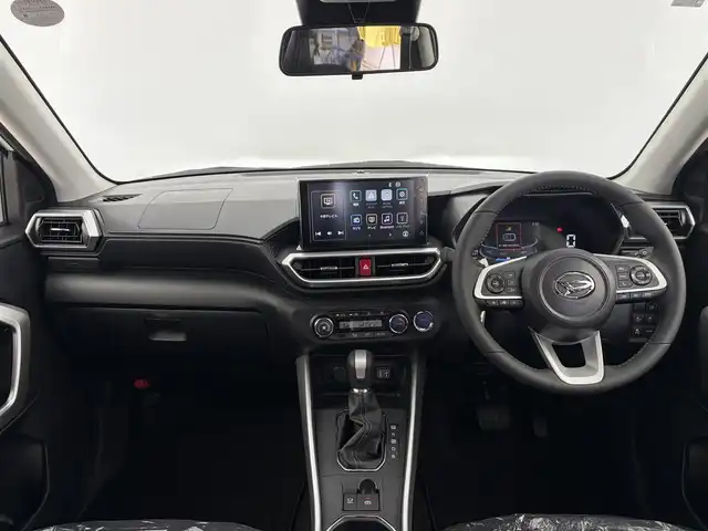 ダイハツ ロッキー プレミアム G HEV 愛知県 2025(令7)年 0.1千km ブラックマイカメタリック/シャイニングホワイトパール 純正ディスプレイオーディオ/（Bluetooth/フルセグTV/AM/FM/HDMI/USB）/スマートアシスト/全方位カメラ/ハーフレザー/シートヒーター/電動格納ミラー/電子パーキング/オートホールド/LEDライト/オートライト/純正フロアマット/スマートキー/レーンキープ/ステアリングリモコン