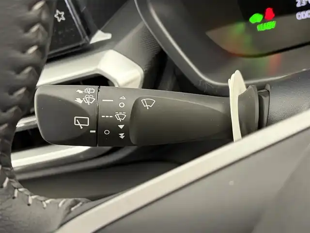 ダイハツ ロッキー プレミアム G HEV 愛知県 2025(令7)年 0.1千km ブラックマイカメタリック/シャイニングホワイトパール 純正ディスプレイオーディオ/（Bluetooth/フルセグTV/AM/FM/HDMI/USB）/スマートアシスト/全方位カメラ/ハーフレザー/シートヒーター/電動格納ミラー/電子パーキング/オートホールド/LEDライト/オートライト/純正フロアマット/スマートキー/レーンキープ/ステアリングリモコン