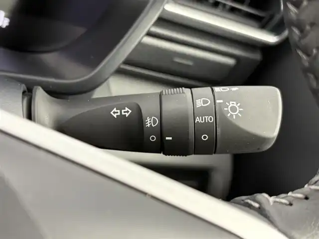 ダイハツ ロッキー プレミアム G HEV 愛知県 2025(令7)年 0.1千km ブラックマイカメタリック/シャイニングホワイトパール 純正ディスプレイオーディオ/（Bluetooth/フルセグTV/AM/FM/HDMI/USB）/スマートアシスト/全方位カメラ/ハーフレザー/シートヒーター/電動格納ミラー/電子パーキング/オートホールド/LEDライト/オートライト/純正フロアマット/スマートキー/レーンキープ/ステアリングリモコン