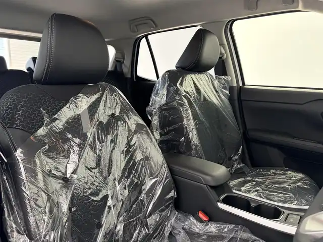 ダイハツ ロッキー プレミアム G HEV 愛知県 2025(令7)年 0.1千km ブラックマイカメタリック/シャイニングホワイトパール 純正ディスプレイオーディオ/（Bluetooth/フルセグTV/AM/FM/HDMI/USB）/スマートアシスト/全方位カメラ/ハーフレザー/シートヒーター/電動格納ミラー/電子パーキング/オートホールド/LEDライト/オートライト/純正フロアマット/スマートキー/レーンキープ/ステアリングリモコン