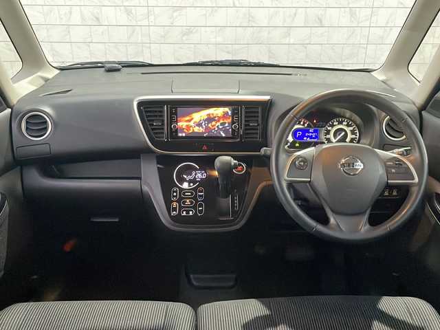 日産 デイズ ルークス ハイウェイスター Gターボ 茨城県 2017(平29)年 5万km クールシルバー 純正ナビ（MM316 D-W）/【フルセグTV/CD/DVD/Bluetooth】/アラウンドビューモニター/両側パワースライドドア/クルーズコントロール/エマージェンシーブレーキ/リヤサーキュレーター/ドライブレコーダー/ETC/純正15インチAW/オートライト/オートハイビーム/LEDヘッドライト/フォグランプ/純正フロアマット/純正ドアバイザー/プッシュスタート/スマートキー/シートバックテーブル/革巻きステアリング