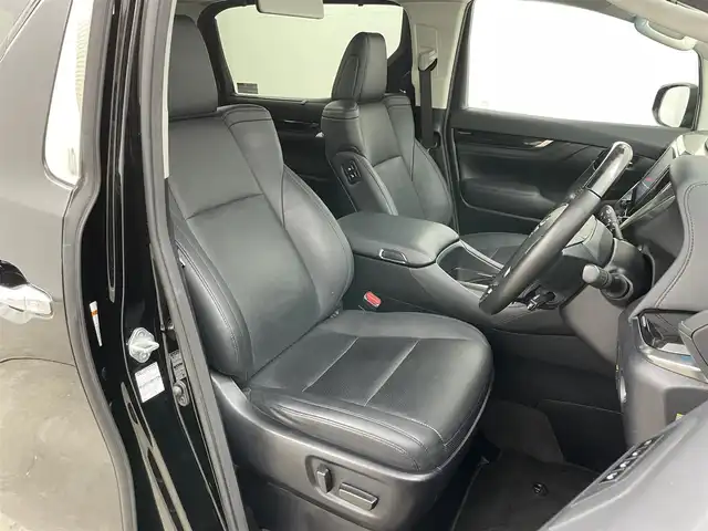 トヨタ アルファード S Cパッケージ 岡山県 2019(令1)年 6.2万km ブラック サンルーフ/JBLサウンド/フリップダウンモニター/純正ナビ/・FM/AM/Bluetooth/フルセグ/CD/DVD/HDMI/パノラマミックビューモニター/デジタルインナーミラー/合皮シート/・パワーシート/・ベンチレーション/・シートヒーター/ステアリングヒーター/パワーバックドア/ドライブレコーダー/ETC2.0/トヨタセーフティーセンス/・プリクラッシュセーフティ/・レーンディパーチャーアラート/・レーダークルーズコントロール/・オートマチックハイビーム/・コーナーセンサー/両側パワースライドドア/純正アルミ/フロアマット