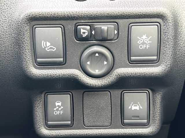 日産 ノート e－パワー X Bアロー 千葉県 2017(平29)年 7.6万km 黒 ワンオーナー/衝突軽減装置/レーンキープ/社外メモリーナビゲーション/【Bluetooth・フルセグTV・CD・DVD・SD】/LEDヘッドライト/・オートライト/・フォグランプ/エンジンプッシュスタート/・スマートキー/ステアリングリモコン/・レーダークルーズコントロール/ETC/純正フロアマット/横滑り防止装置/保証書/取扱説明書