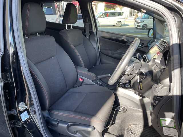 ホンダ フィット ハイブリット Sパッケージ 兵庫県 2017(平29)年 19.4万km クリスタルブラックパール ワンオーナー/純正8インチメモリーナビ/（CD/DVD/BT/フルセグTV）/バックカメラ/純正ドライブレコーダー/LEDヘッドライト/AUTOライト/横滑り防止機能/スマートキー/保証書/取扱説明書