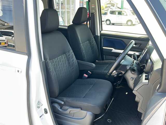 トヨタ タンク カスタムG－T 石川県 2017(平29)年 8.5万km パールホワイトⅢ 純正ナビ（NSZT-W66T）/　AM/FM/CD/DVD/Bluetooth/フルセグ）/バックカメラ/プリクラッシュセーフティ/クルーズコントロール/ビルトインETC2.0/前ドライブレコーダー（DRT-H66A)/両側パワースライドドア/LEDヘッドライト/革巻きステアリング/ステアリングスイッチ/オートライト/スマートキー/ナビ取扱説明書/車両取扱説明書