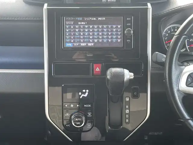 トヨタ タンク カスタムG－T 群馬県 2017(平29)年 8.5万km パールホワイトⅢ (株)IDOMが運営する【じしゃロン伊勢崎店】の自社ローン専用車両になりますこちらは現金またはオートローンご利用時の価格です。自社ローンご希望の方は別途その旨お申付け下さい/純正ナビ（NSZT-W66T）/　AM/FM/CD/DVD/Bluetooth/フルセグ）/バックカメラ/プリクラッシュセーフティ/クルーズコントロール/ビルトインETC2.0/前ドライブレコーダー（DRT-H66A)/両側パワースライドドア/LEDヘッドライト/革巻きステアリング/ステアリングスイッチ/オートライト/スマートキー