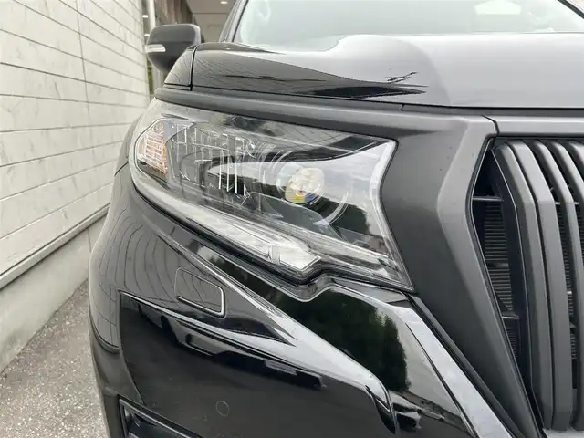 トヨタ ランドクルーザー プラド TX Lパッケージ マットブラED 埼玉県 2023(令5)年 1.7万km ブラック ワンオーナー/OPサンルーフ/ルーフレール/7人乗り/黒レザーシート/パワーシート/シートヒーター/エアシート/純正SDナビ(NMZW-Y73D)/フルセグTV/Bluetooth/AM/FM/CD/DVD/HDMI/ヘッドライトウォッシャー/オートマチックハイビーム/レーンキープアシスト/衝突軽減/2ndSTART/追従クルーズコントロール/バックカメラ/保証書/記録簿/取扱説明書/ETC