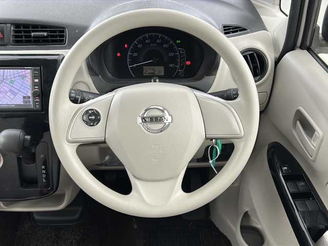 日産 デイズ J 愛知県 2018(平30)年 3.8万km ホワイト 衝突軽減ブレーキ/純正7インチナビ/（Bluetooth/フルセグTV/AM/FM/CD)/横滑り防止装置/電動格納ミラー/純正フロアマット/ベンチシート/パワーウィンド/ステアリングスイッチ/リモコンキー