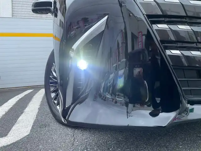 トヨタ アルファードハイブリット エグゼクティブ ラウンジ 埼玉県 2024(令6)年 1.3万km ブラック /ワンオーナー//左右独立ムーンルーフ//純正メモリナビ//フルセグTV//全方位モニター//黒レザーシート//パワーシート//シートヒーター//エアシート//両側パワースライドドア//パワーバックドア//アダプティブクルーズコントロール//ビルトインETC2.0//スマートキー×2//LEDヘッドライト/LEDフォグ//デジタルインナーミラー//ステアリングヒーター//2ndシートオットマン//PCS/LDA/BSM//RCTA/PKSB/RSA//クリアランスソナー//W.サイド.カーテンエアバッグ//ABS//横滑り防止装置//パドルシフト//革巻きステアリング//オートライト/オートハイビーム//左右オートステップ//プライバシーガラス//ドアバイザー//純正17インチAW//新車時保証書//ユーザーガイド