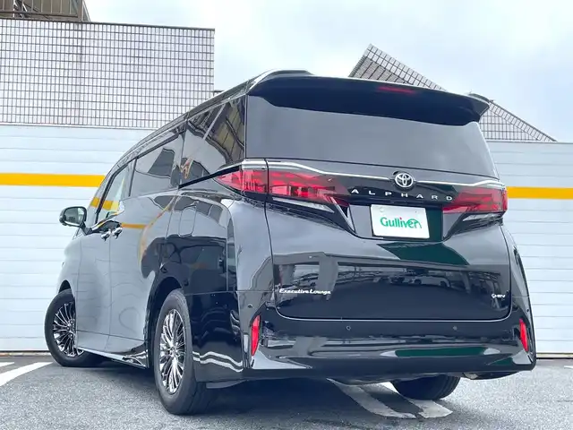 トヨタ アルファードハイブリット エグゼクティブ ラウンジ 埼玉県 2024(令6)年 1.3万km ブラック /ワンオーナー//左右独立ムーンルーフ//純正メモリナビ//フルセグTV//全方位モニター//黒レザーシート//パワーシート//シートヒーター//エアシート//両側パワースライドドア//パワーバックドア//アダプティブクルーズコントロール//ビルトインETC2.0//スマートキー×2//LEDヘッドライト/LEDフォグ//デジタルインナーミラー//ステアリングヒーター//2ndシートオットマン//PCS/LDA/BSM//RCTA/PKSB/RSA//クリアランスソナー//W.サイド.カーテンエアバッグ//ABS//横滑り防止装置//パドルシフト//革巻きステアリング//オートライト/オートハイビーム//左右オートステップ//プライバシーガラス//ドアバイザー//純正17インチAW//新車時保証書//ユーザーガイド