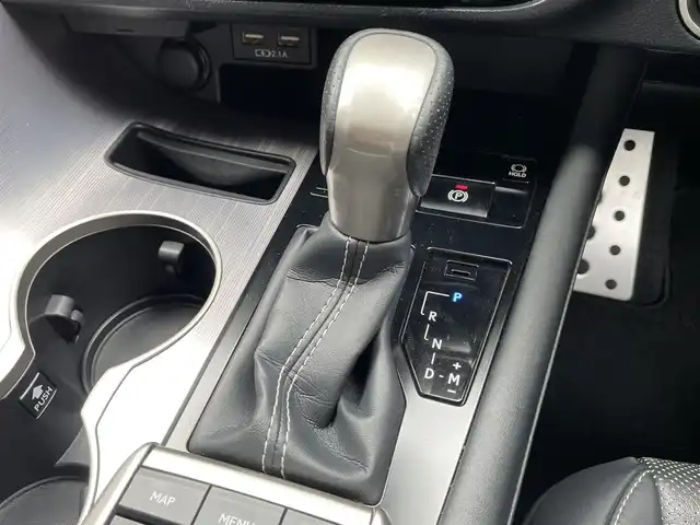 レクサス ＲＸ 300 Fスポーツ 滋賀県 2020(令2)年 7.2万km ブラック 禁煙車/ムーンルーフ/純正12.3型ナビ/（CD/DVD/Blu-ray/SD/BT/フルセグTV/AUX/USB/FM/AM）/Lexus Safety System+/・プリクラッシュセーフティ（PCS）/・交差点衝突回避支援/・緊急時操舵支援/・低速時加速抑制/・レーンキーピングアシスト（LKA）/・レーダークルーズコントロール（全車速追従機能付き）/・オートマチックハイビーム/・パーキングサポートブレーキ（PKSB）/・ブラインドスポットモニター（BSM）/・パノラミックビューモニター/ビルトインETC2.0/ドライブレコーダー/前席シートベンチレーション/全席シートヒーター/前席パワーシート（メモリー機能付）/ヘッドアップディスプレイ/パワーバックドア/パドルシフト/デュアルエアコン/充電用USBポート/オートブレーキホールド/電動パーキングブレーキ/純正ドアバイザー/純正フロアマット/純正20インチAW