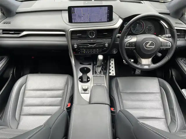 レクサス ＲＸ 300 Fスポーツ 滋賀県 2020(令2)年 7.2万km ブラック 禁煙車/ムーンルーフ/純正12.3型ナビ/（CD/DVD/Blu-ray/SD/BT/フルセグTV/AUX/USB/FM/AM）/Lexus Safety System+/・プリクラッシュセーフティ（PCS）/・交差点衝突回避支援/・緊急時操舵支援/・低速時加速抑制/・レーンキーピングアシスト（LKA）/・レーダークルーズコントロール（全車速追従機能付き）/・オートマチックハイビーム/・パーキングサポートブレーキ（PKSB）/・ブラインドスポットモニター（BSM）/・パノラミックビューモニター/ビルトインETC2.0/ドライブレコーダー/前席シートベンチレーション/全席シートヒーター/前席パワーシート（メモリー機能付）/ヘッドアップディスプレイ/パワーバックドア/パドルシフト/デュアルエアコン/充電用USBポート/オートブレーキホールド/電動パーキングブレーキ/純正ドアバイザー/純正フロアマット/純正20インチAW