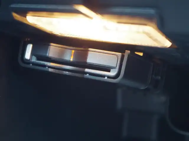 ボルボ Ｖ４０ D4 ダイナミックエディション 埼玉県 2017(平29)年 2.5万km シルバー 特別仕様車 /アダプティブクルーズコントロール /インテリセーフ パークセンサー /ブラインドスポットモニター /バックカメラ/純正ナビ /ドラレコ /ETC/前席シートヒーター /純正18インチAW /シートポジションメモリー機能/TV付ですが、接続が悪くチェックをはずしています。