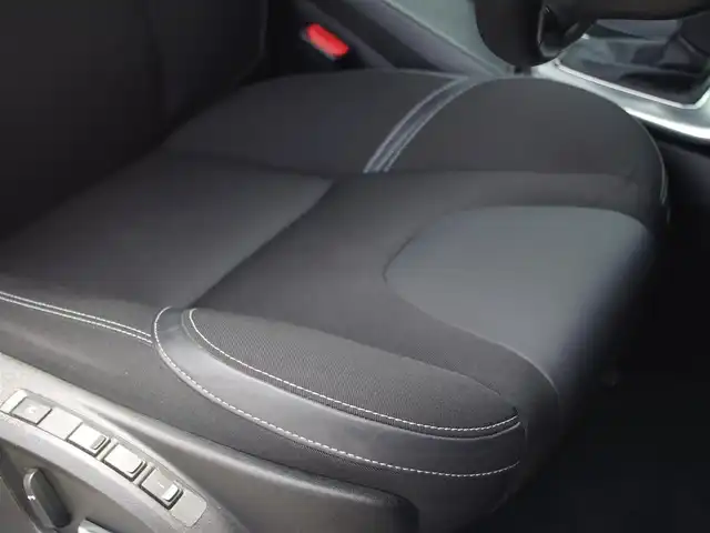ボルボ Ｖ４０ D4 ダイナミックエディション 埼玉県 2017(平29)年 2.5万km シルバー 特別仕様車 /アダプティブクルーズコントロール /インテリセーフ パークセンサー /ブラインドスポットモニター /バックカメラ/純正ナビ /ドラレコ /ETC/前席シートヒーター /純正18インチAW /シートポジションメモリー機能/TV付ですが、接続が悪くチェックをはずしています。